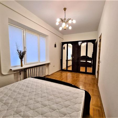 82-Avenue Apartment チェルニウツィー エクステリア 写真
