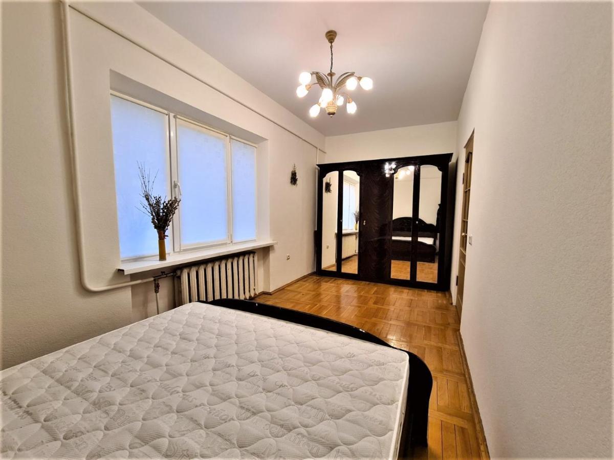 82-Avenue Apartment チェルニウツィー エクステリア 写真